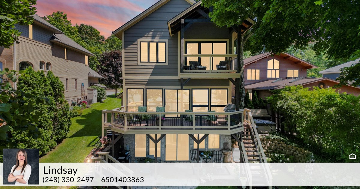 2401 Ridge Rd, White Lake, MI 48383